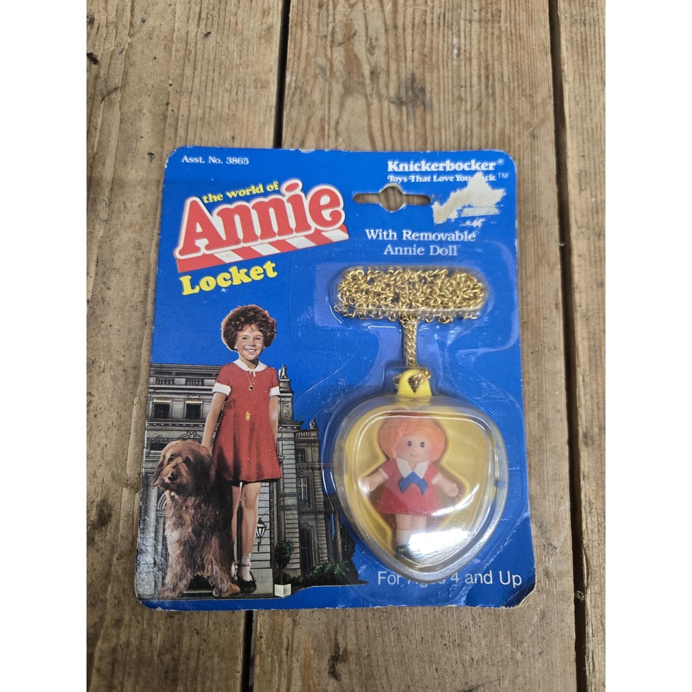 Vintage 1982 Knickerbocker Annie Locket with Removable Doll
